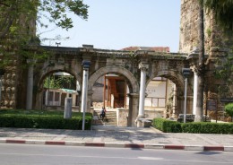 Ворота Адриана. Турция → Анталия → Архитектура