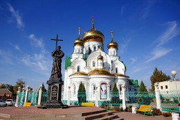 Собор Святой Троицы на площади Андрея Первозванного. Архитектура