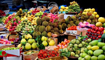 Фрукты Таиланда — 'драконий глаз', 'вкус рая, запах ада' и 'звездный фрукт' на местных рынках