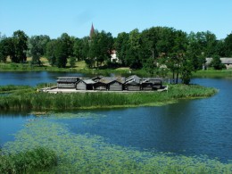 Арайшский озерный замок. Архитектура