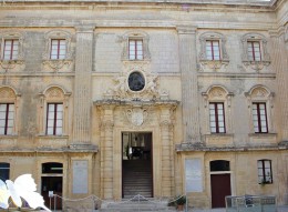 Дворец магистра Вильена. о.Мальта → Музеи