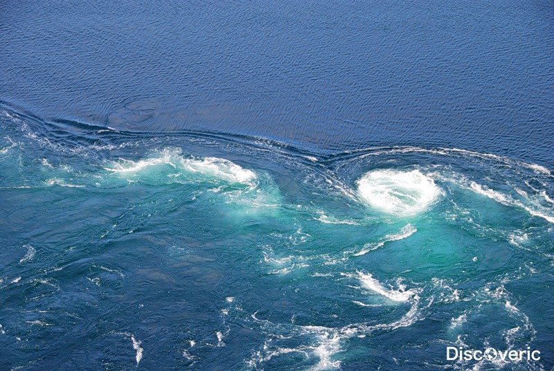 Течения в морях и океанах. Водоворот Сальстраумен. Гольфстрим Норвегия. Гольфстрим водоворот. Гольфстрим в океане.