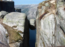 Камень-горошина Кьерагболтен. Норвегия → Люсефьорд → Природа