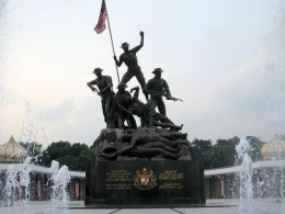 Национальный памятник (Тугу Негара). Малайзия → Куала-Лумпур → Архитектура