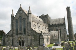 Кафедральный собор святого Каниса и Круглая башня. Ирландия → Килкенни → Архитектура