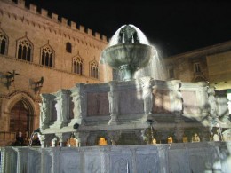 Большой фонтан (Мадджоре). Италия → Перуджа → Архитектура