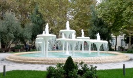 Фонтан "Белые лилии" в Баку . Азербайджан → Баку → Архитектура