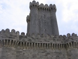Четырёхугольный замок Мардакян . Азербайджан → Баку → Архитектура