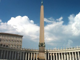 Египетский обелиск на площади Св. Петра. Ватикан → Архитектура