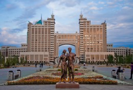 Здание штаб-квартиры компании «КазМунайГаз» . Казахстан → Астана → Архитектура