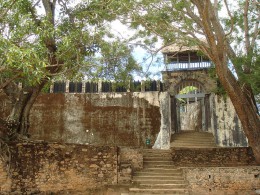 Королевский дворец Амбухиманга