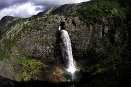 Водопад Монафоссен. Природа