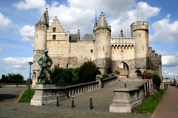 Замок Стен. Антверпен → Архитектура