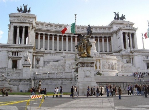 Памятник Виктору-Эммануилу II. Рим → Архитектура